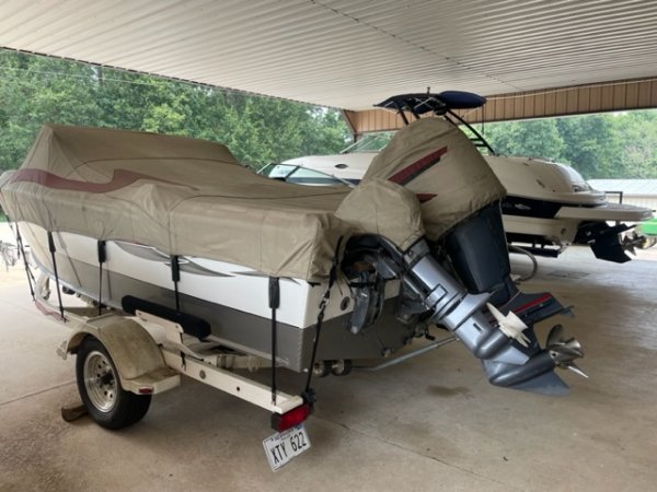 Small lightweight and, durable boats made of aluminum are most often used for freshwater fishing. They are generally very simple craft, featuring riveted or welded aluminum hulls and bench seating.