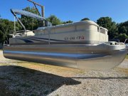 Used 2002  powered Bennington Boat for sale
